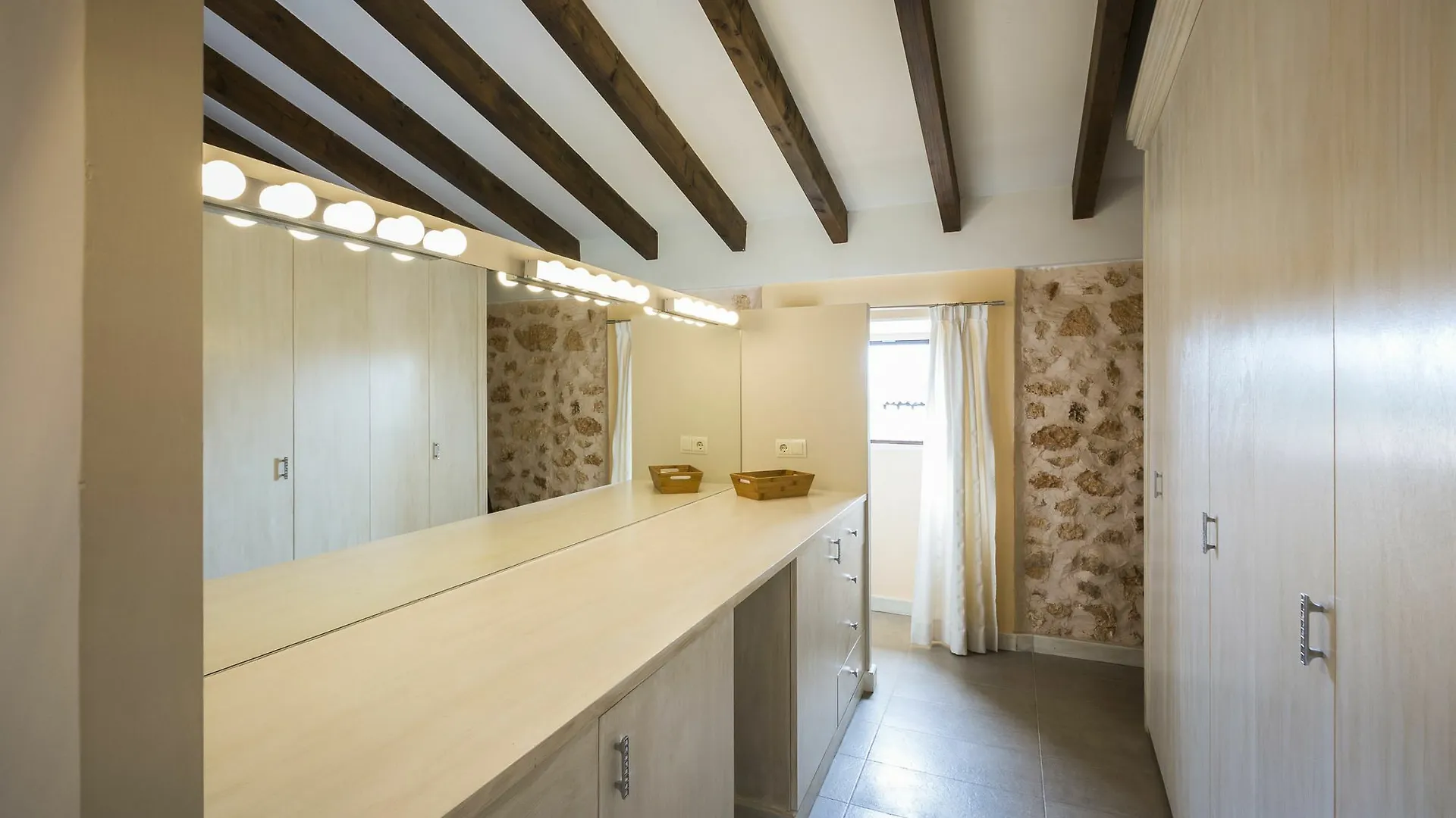 Residence By G Sa Caiassa الجايدا